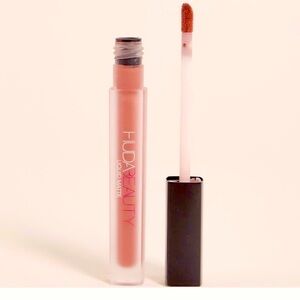Huda Beauty Liquid Matte Lipstick shade Day Slayer